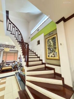 Bán nhà mặt phố Bà Triệu – 74m² x 6 tầng – lô góc – thu nhập 100tr/tháng – chỉ 68 tỷ