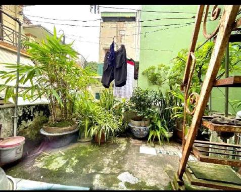 Cần bán nhanh nhà chính chủ phố Sơn Tây, MT 5,5m, 25/28m2, 3 tầng 1 tum, gần Lăng Bác.