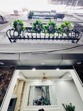 Nhà Đẹp Cầu Giấy -30m2-5 tầng -Mt 6.5 m-30ra ô tô-nhỉnh 7 tỷ