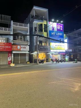 Chính chủ bán nhà 1 trệt 3 lầu, 6PN, mặt tiền Hùng Vương, TP Long Xuyên, sổ hồng riêng, giá 16 tỷ