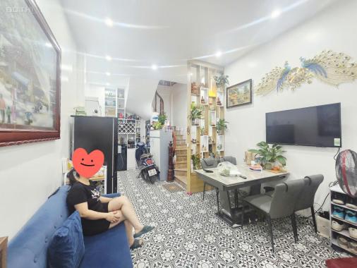 Hồ Tùng Mậu Cầu Giấy 30m2 5 tầng lô góc giá 8 tỷ