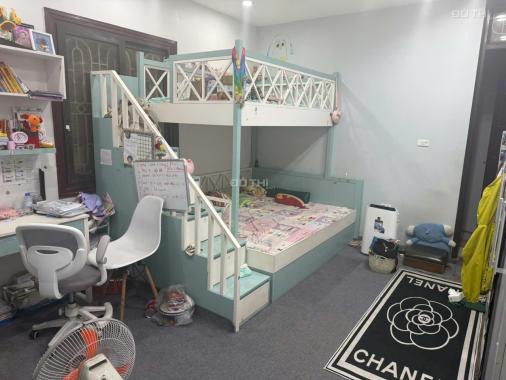 Chính chủ bán nhà mặt phố 146m2- 4 tầng, đang kinh doanh tốt, 1 mặt tiền, 1 mặt thoáng.