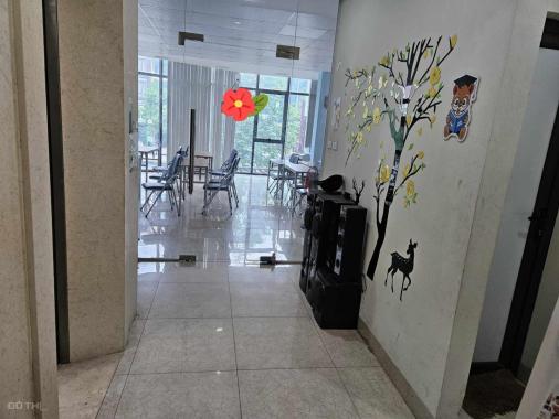 Chính chủ cho thuê VP tầng 2 nhà mặt phố Nguyễn Văn Huyên