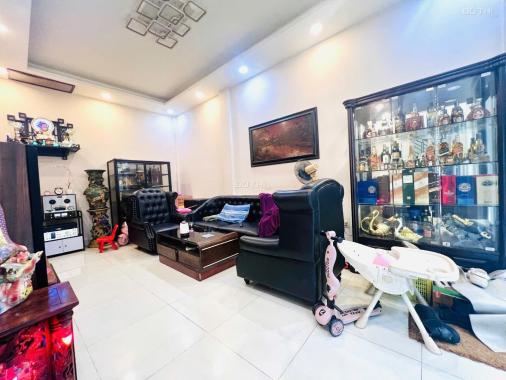 HIẾM RẤT HIẾM - NHÀ MẶT HẺM Q7 sát Q4, Q1 - 2 TẦNG MỚI NGANG KHỦNG 6.5m - 5 TỶ NHỈNH