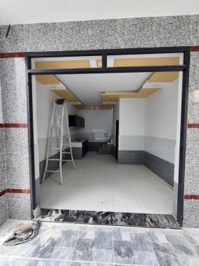 Bán nhà 1 lầu 1 trệt thiết kế đẹp 2 phòng ngủ có ban công và sân đậu xe gần chợ có nước máy