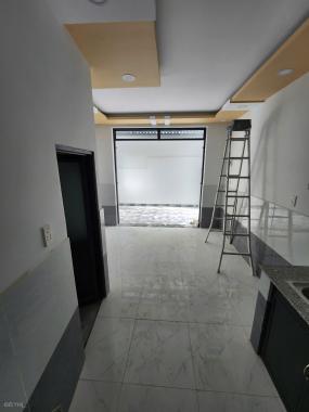 Bán nhà 1 lầu 1 trệt thiết kế đẹp 2 phòng ngủ có ban công và sân đậu xe gần chợ có nước máy