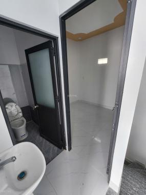 Bán nhà 1 lầu 1 trệt thiết kế đẹp 2 phòng ngủ có ban công và sân đậu xe gần chợ có nước máy