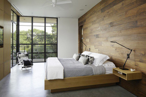 Thêm bức tường gỗ cho phòng ngủ ấm áp