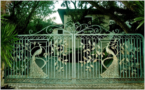 Những cánh cổng độc đáo tôn lên vẻ đẹp của ngôi nhà
