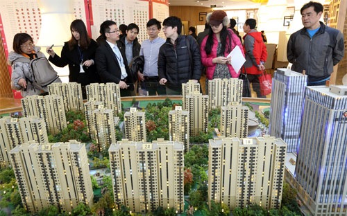 Doanh nghiệp địa ốc Trung Quốc “xoay” đủ cách để bán nhà