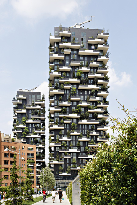 Cây xanh phủ kín tòa chung cư đẹp nhất thế giới