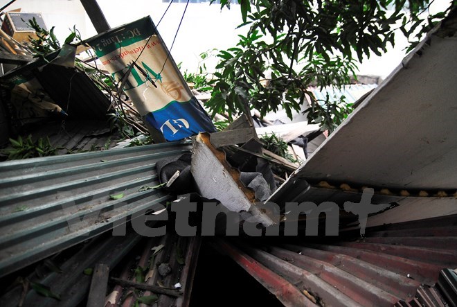 Hà Nội: Đình chỉ xây dựng công trình làm rơi bê tông xuống nhà dân