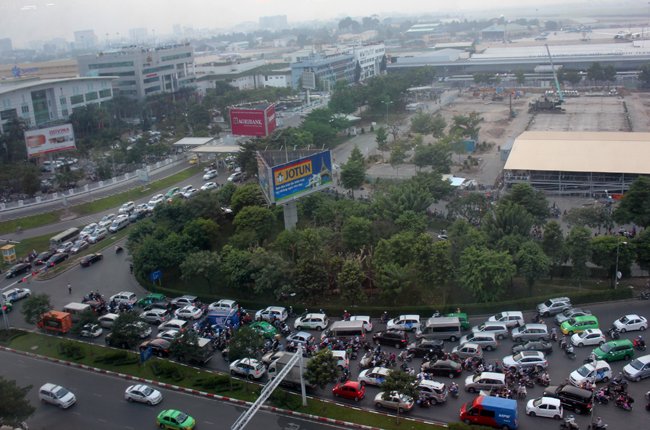 Đề xuất xây cầu vượt và hầm chui dẫn vào sân bay Tân Sơn Nhất