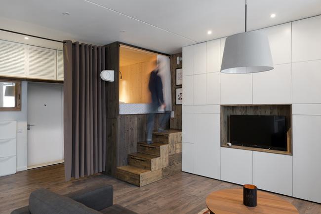 Căn hộ nhỏ tiện nghi nhờ hệ nội thất gỗ thông minh