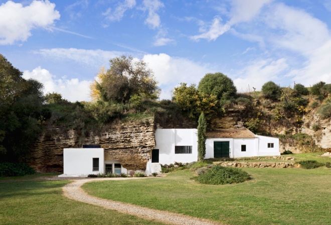 Khám phá ngôi nhà ẩn mình trong hang đá ở Tây Ban Nha