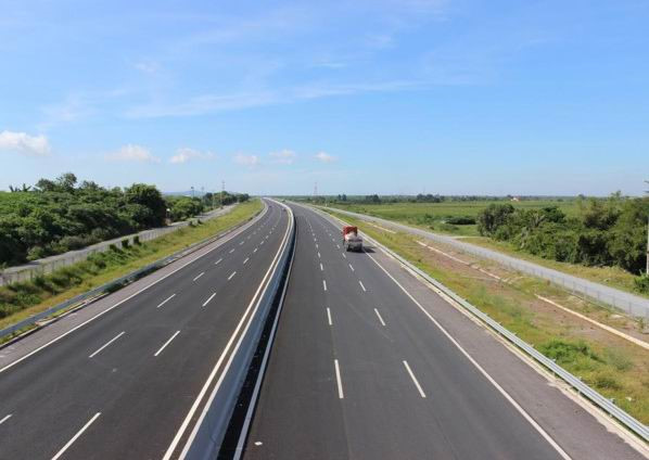 Phó Thủ tướng yêu cầu thu xếp vốn xây dựng đường bộ cao tốc Bắc - Nam