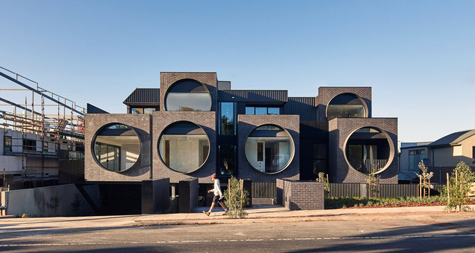 Khu chung cư độc đáo với các cửa sổ tròn khổng lồ ở Úc