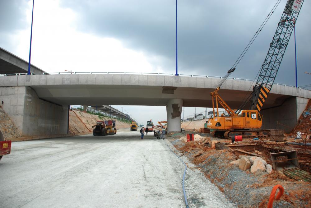 Sắp thông xe cầu vượt nút giao Đại học Quốc gia Tp.HCM