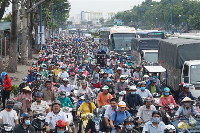 Ùn tắc kéo dài vì tháo dỡ 50 ki ốt thuộc khu vực Tân Sơn Nhất