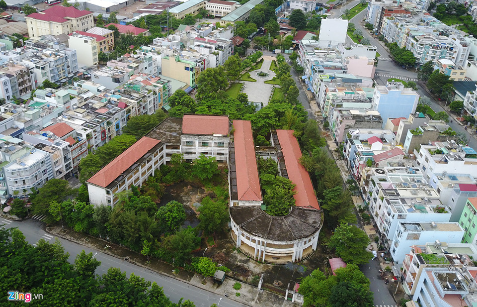 Ngôi trường 20 tỷ bị bỏ hoang giữa Sài Gòn