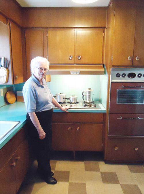 Bất ngờ trước căn bếp sau 60 năm không cải tạo vẫn sạch đẹp