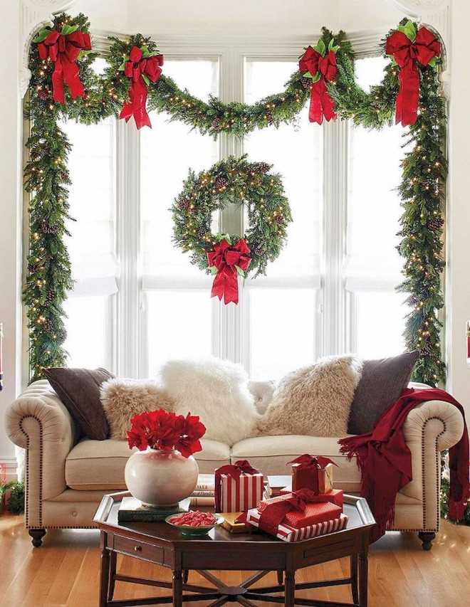 Cách trang trí cửa sổ sáng tạo mang không khí Giáng sinh vào nhà