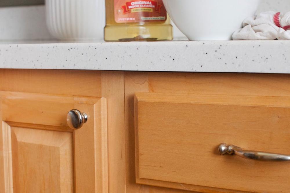 Mách bạn cách làm sạch tủ bếp gỗ 