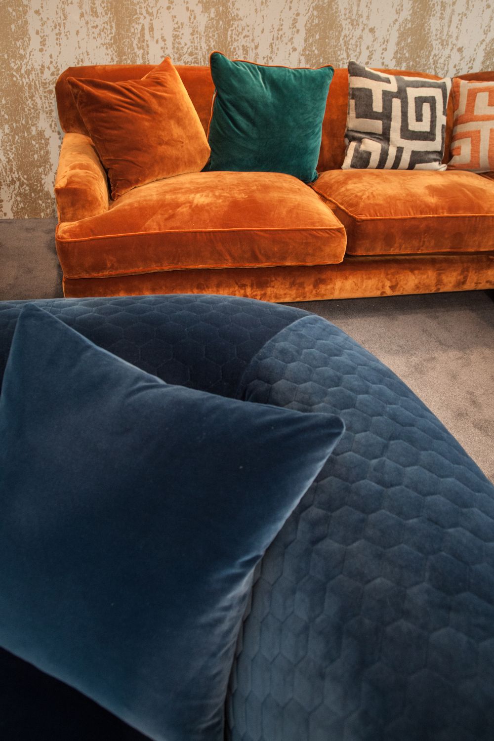 Tạo điểm nhấn cho phòng khách với những mẫu sofa ấn tượng