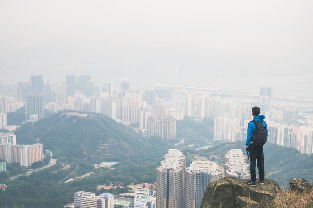 Giới trẻ Hồng Kông gấp rút mua nhà trước khi giá vượt tầm với