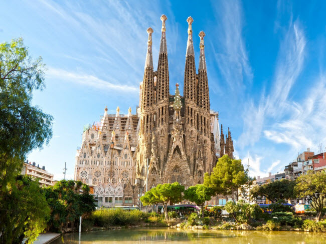 Vương cung thánh đường Sagrada Família