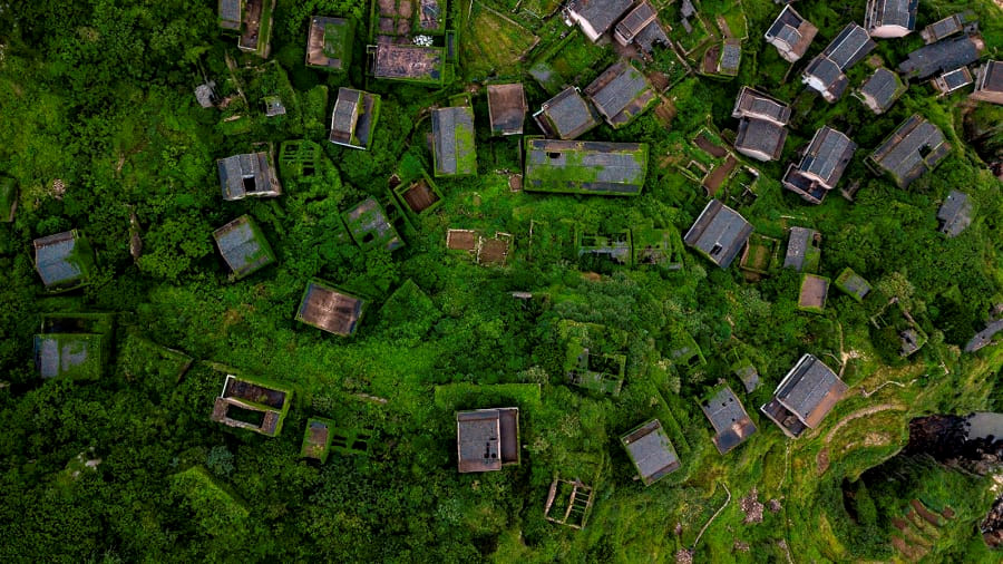Ngôi làng bỏ hoang ở Trung Quốc hấp dẫn du khách thập phương