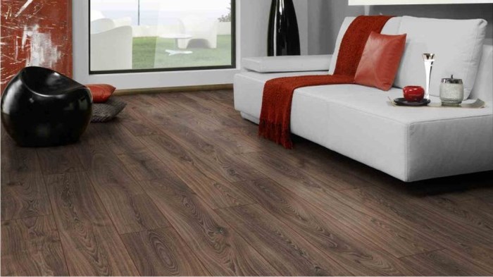 Nếu không gian nội thất nhà bạn theo phong cách châu Âu thì nên tham khảo mẫu sàn gỗ có bề mặt tự nhiên này.