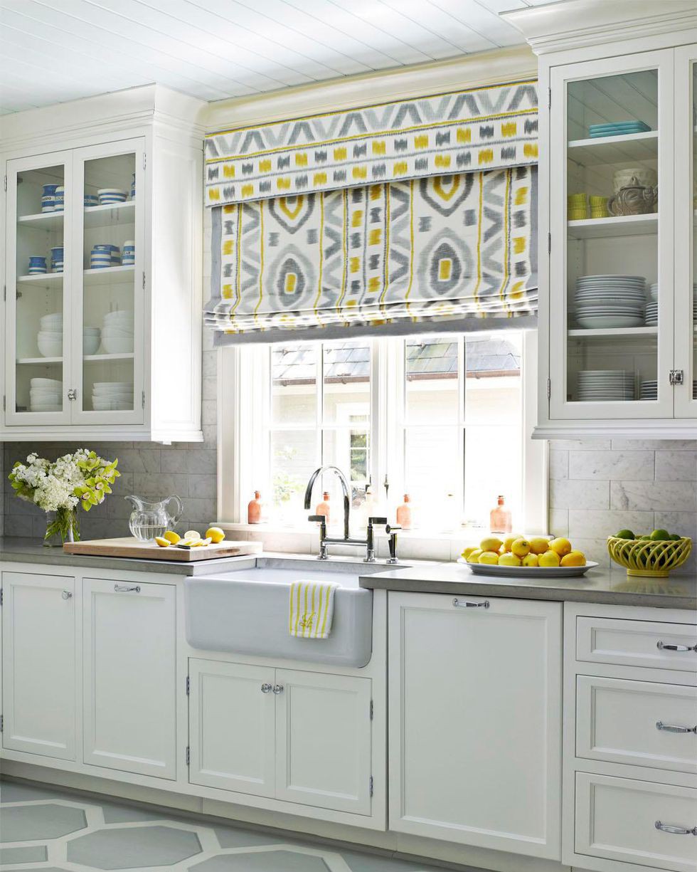Màu vàng tạo điểm nhấn sinh động cho phòng bếp tông trung tính chủ đạo.