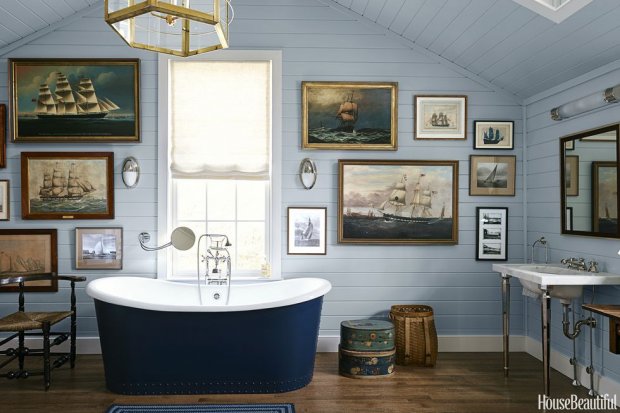 Phòng tắm màu xanh được bài trí theo chủ đề biển cả