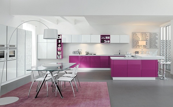 Phòng bếp đẹp quyến rũ với gam màu tím lãng mạn