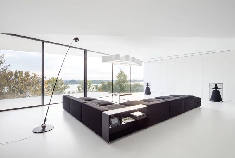 Không gian nội thất được thiết kế theo phong cách tối giản