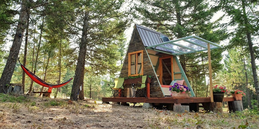 Vợ chồng trẻ tự xây ngôi nhà tam giác nhỏ xinh với kinh phí chưa đến 18 triệu đồng