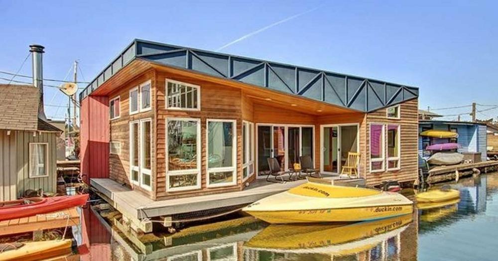 Không gian sống ngập tràn ánh sáng trong ngôi nhà nổi trên mặt hồ ở Mỹ