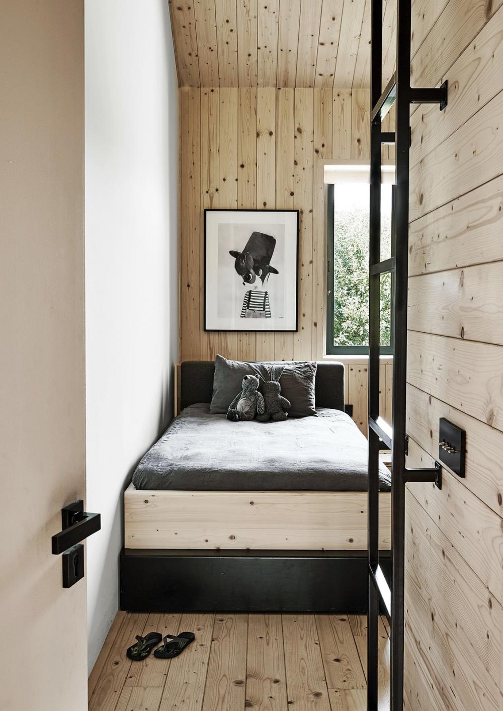 Giường ngủ bằng gỗ 