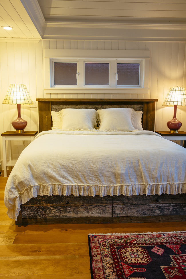 Không gian ngủ nghỉ có thiết kế đơn giản, ấm áp.