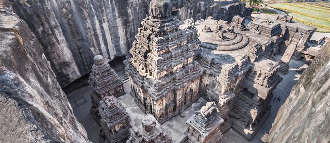 đền cổ được xây dựng từ thế kỷ VIII