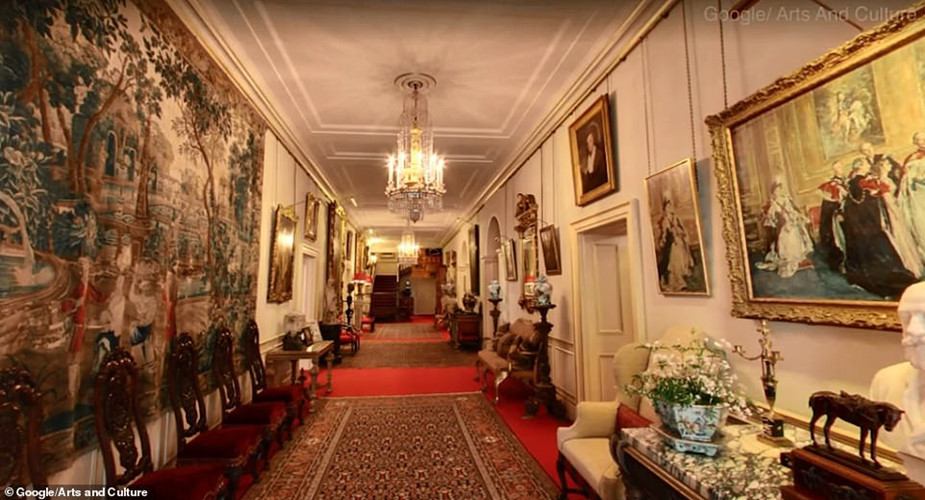 lối vào cung điện Clarence House