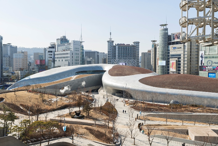 Ngắm trung tâm thiết kế hình trăn độc đáo ở Hàn Quốc