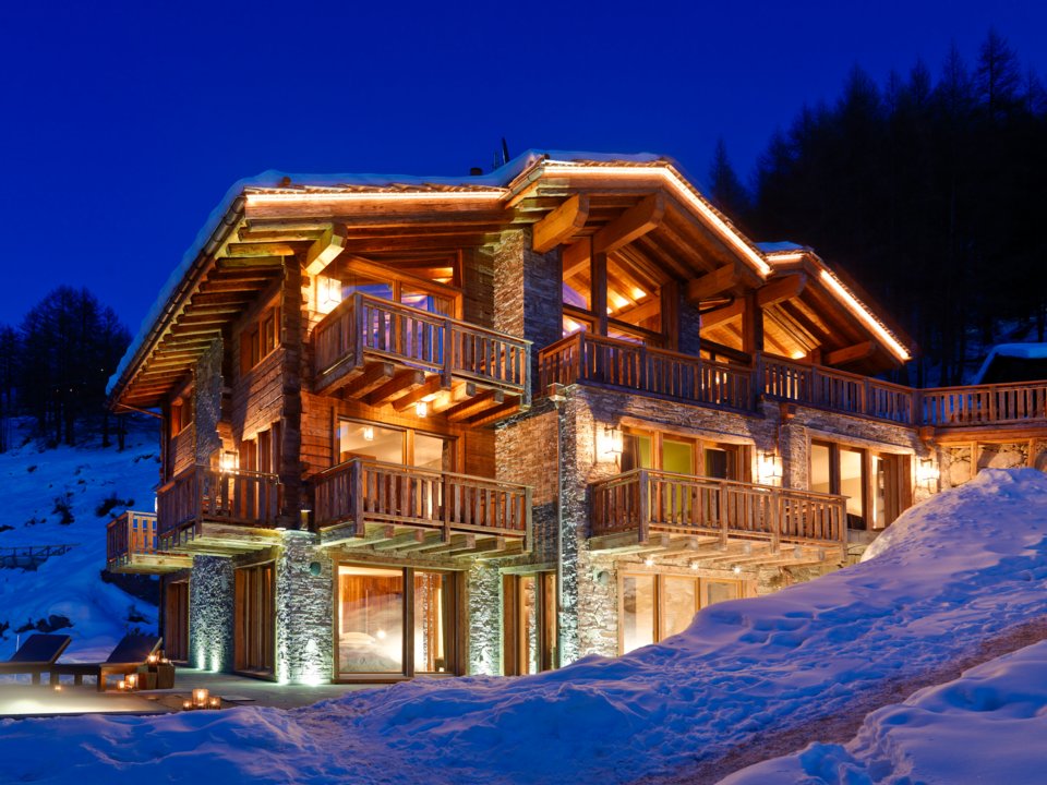 Choáng ngợp với nhà gỗ trượt tuyết xa hoa nhất thế giới ở Thụy Sĩ