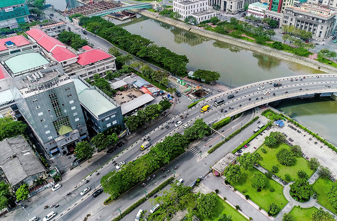 Thị trường bất động sản gặp nhiều "sóng gió"