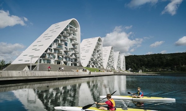 Độc đáo tòa chung cư nhấp nhô như sóng biển ở Đan Mạch