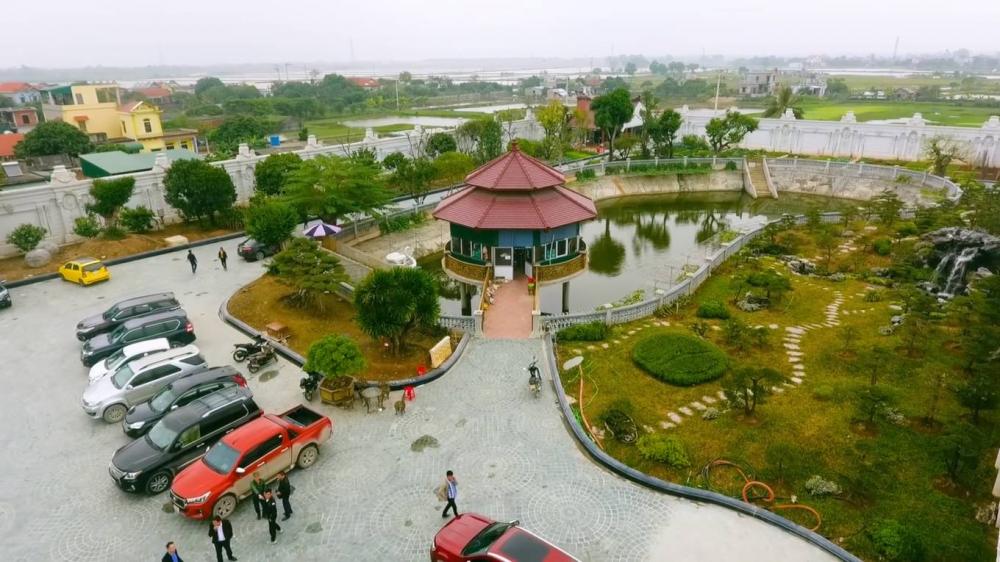 khuôn viên vườn lâu đài hoành tráng ở Ninh Bình
