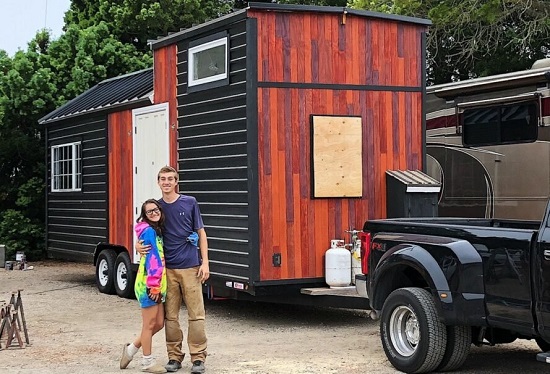 Cặp đôi trẻ người San Francisco tự xây nhà tí hon để ở vì giá nhà cao chót vót