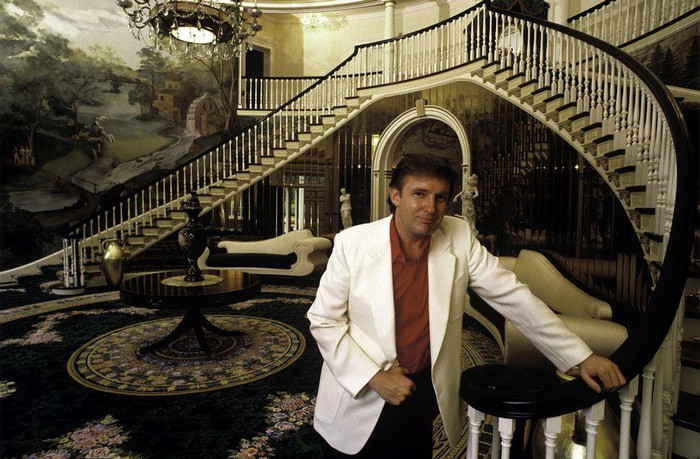 Donald Trump trong biệt thự cũ