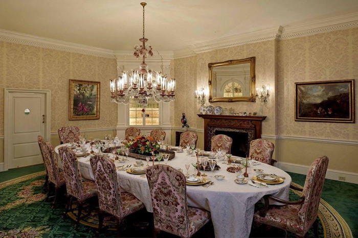 phòng ăn trong biệt thự của Trump